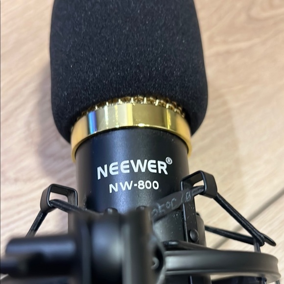 EUC - Neewer NW-800 Professional Condenser Microphone Kit (Black+Gold) - Picture 6 of 16